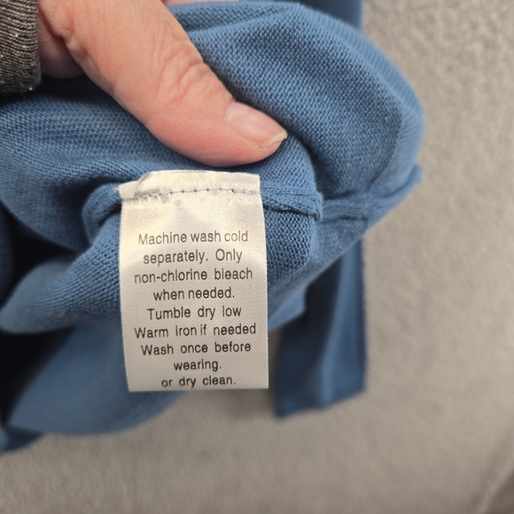 DSTRCT&Row Long Sleeve Collared Blue White Stripes Size M Stretch 1/4 Button New - Picture 3 of 8